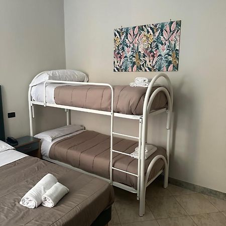 Smart Station Hotel Неаполь Экстерьер фото