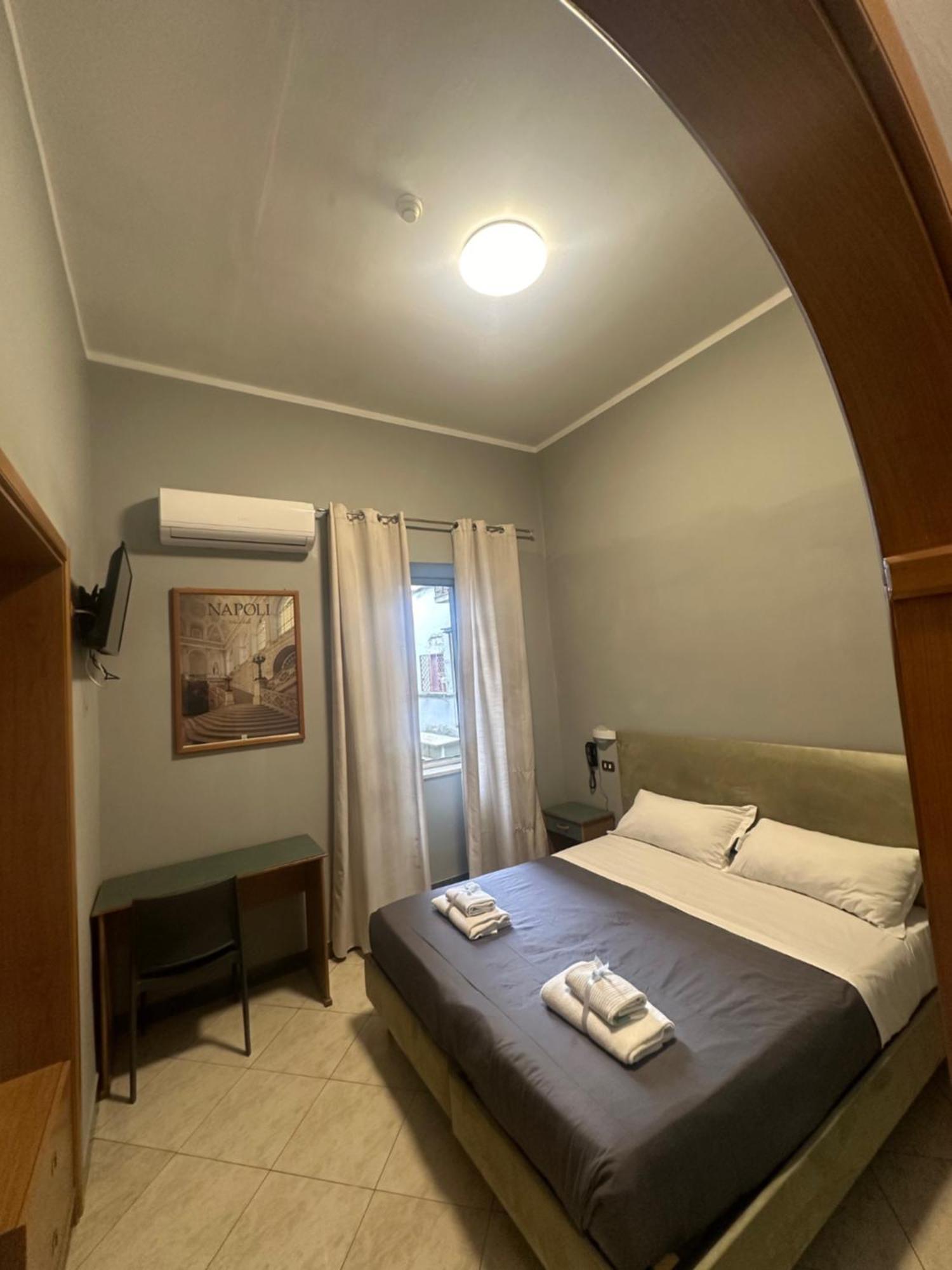 Smart Station Hotel Неаполь Экстерьер фото