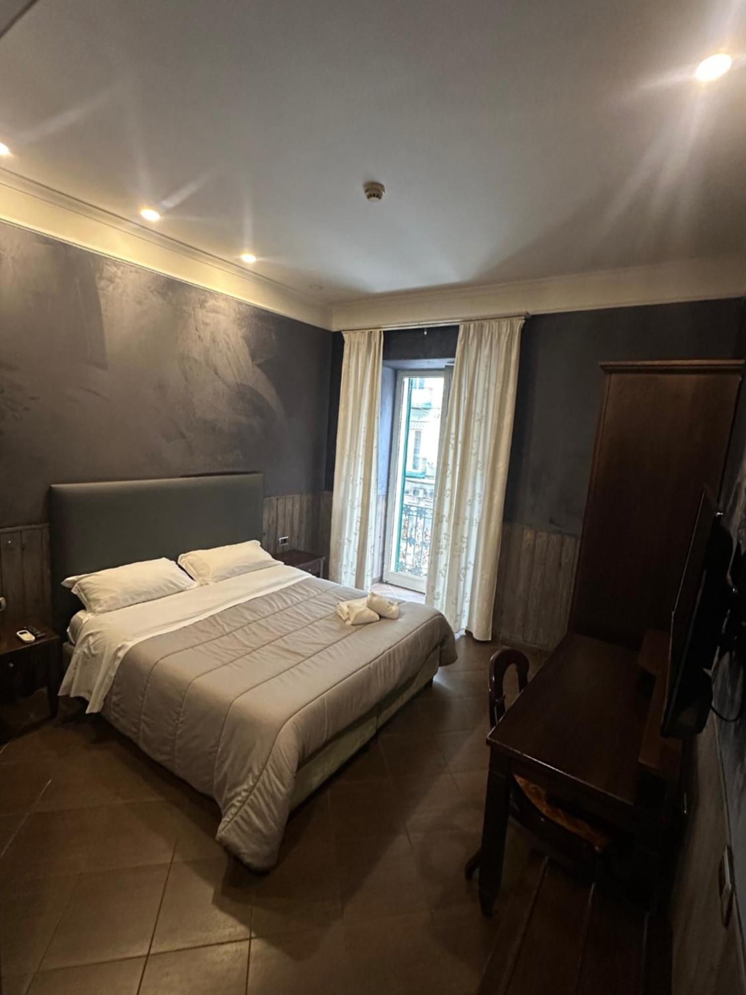 Smart Station Hotel Неаполь Экстерьер фото