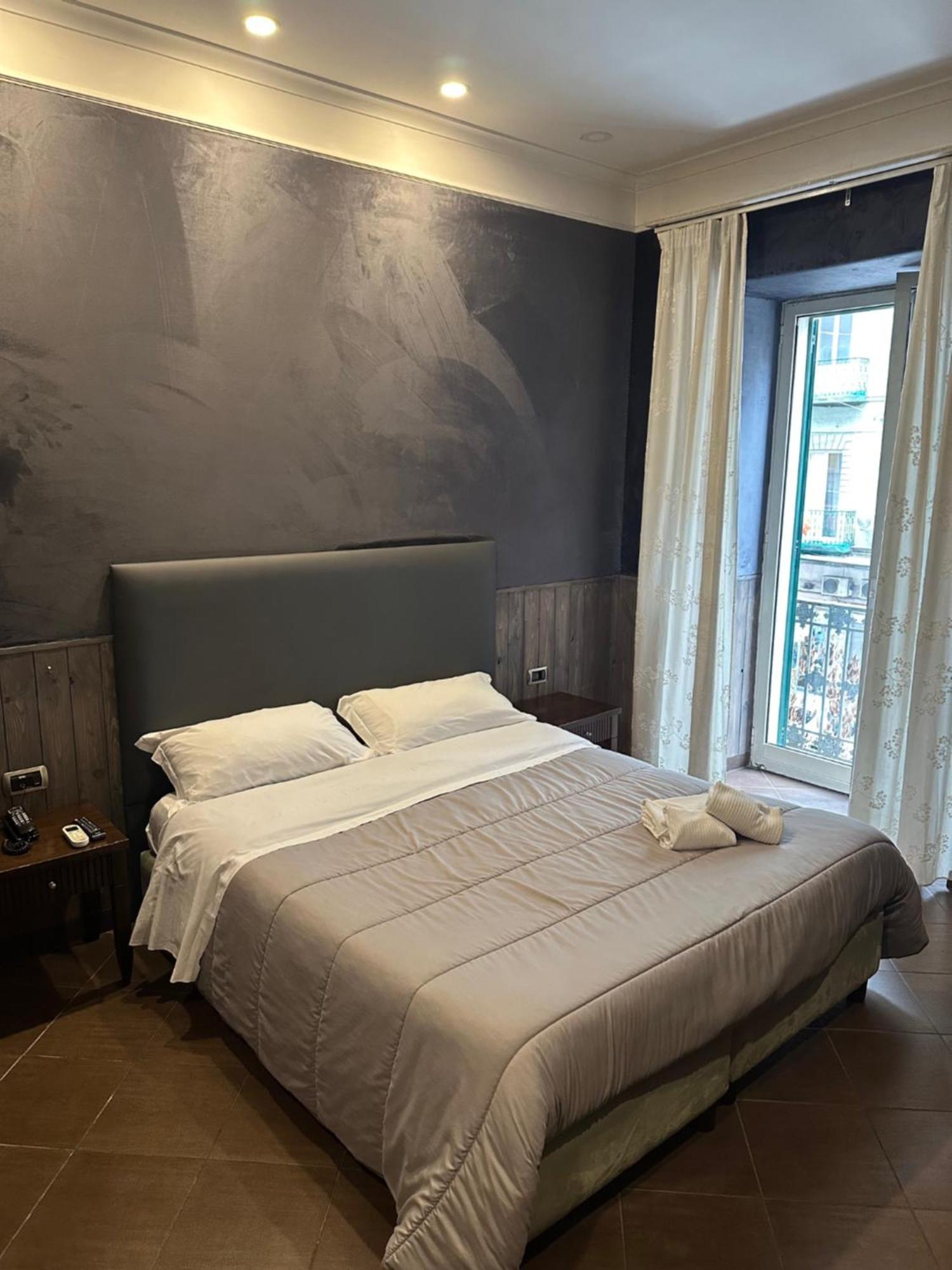 Smart Station Hotel Неаполь Экстерьер фото
