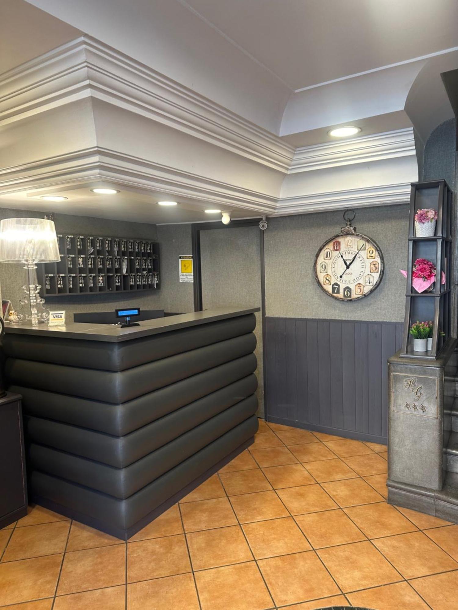Smart Station Hotel Неаполь Экстерьер фото